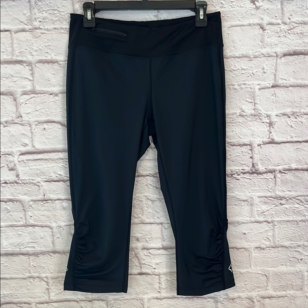 STONEWARE Black Capri Leggings
